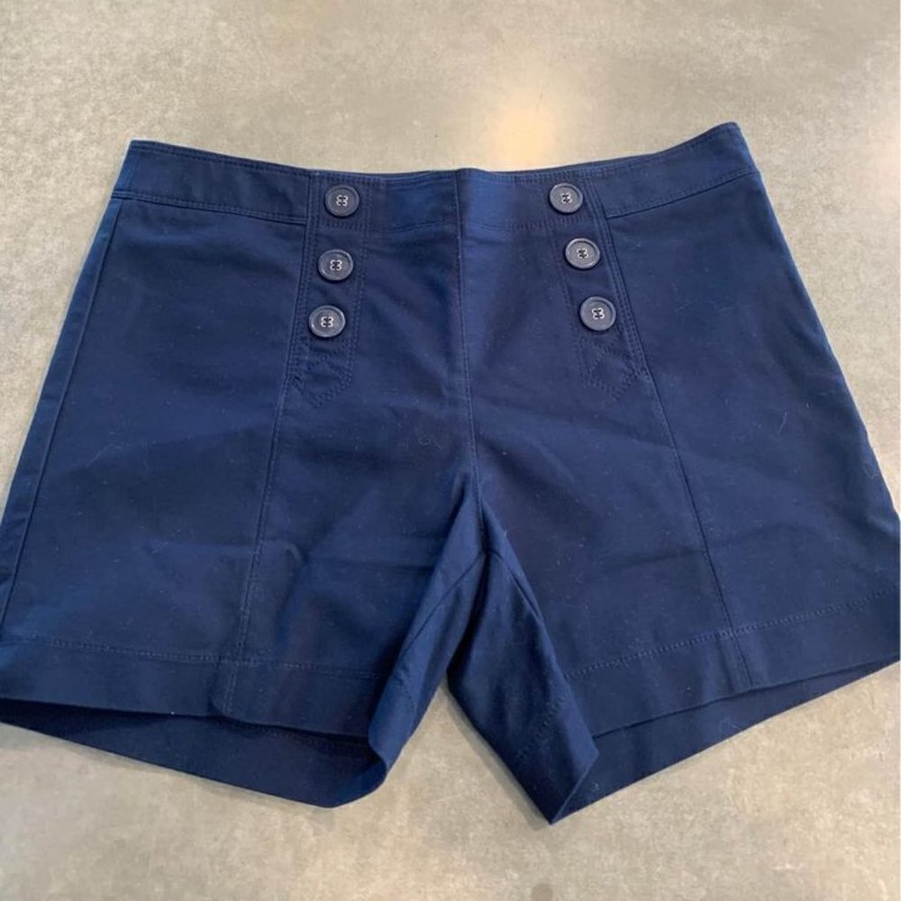 THE LIMITED womans shorts. Side zipper. Stretch. Size 8. Navy blue